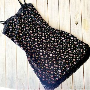 DELIAS FLORAL SLIP DRESS BLACK WITH LACE